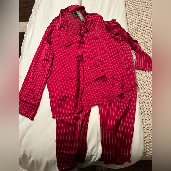 ๐HM red silk pin stripe pjs-new with tags-never worn. size L๐
๐ป๐๐ - Picture 5 of 8